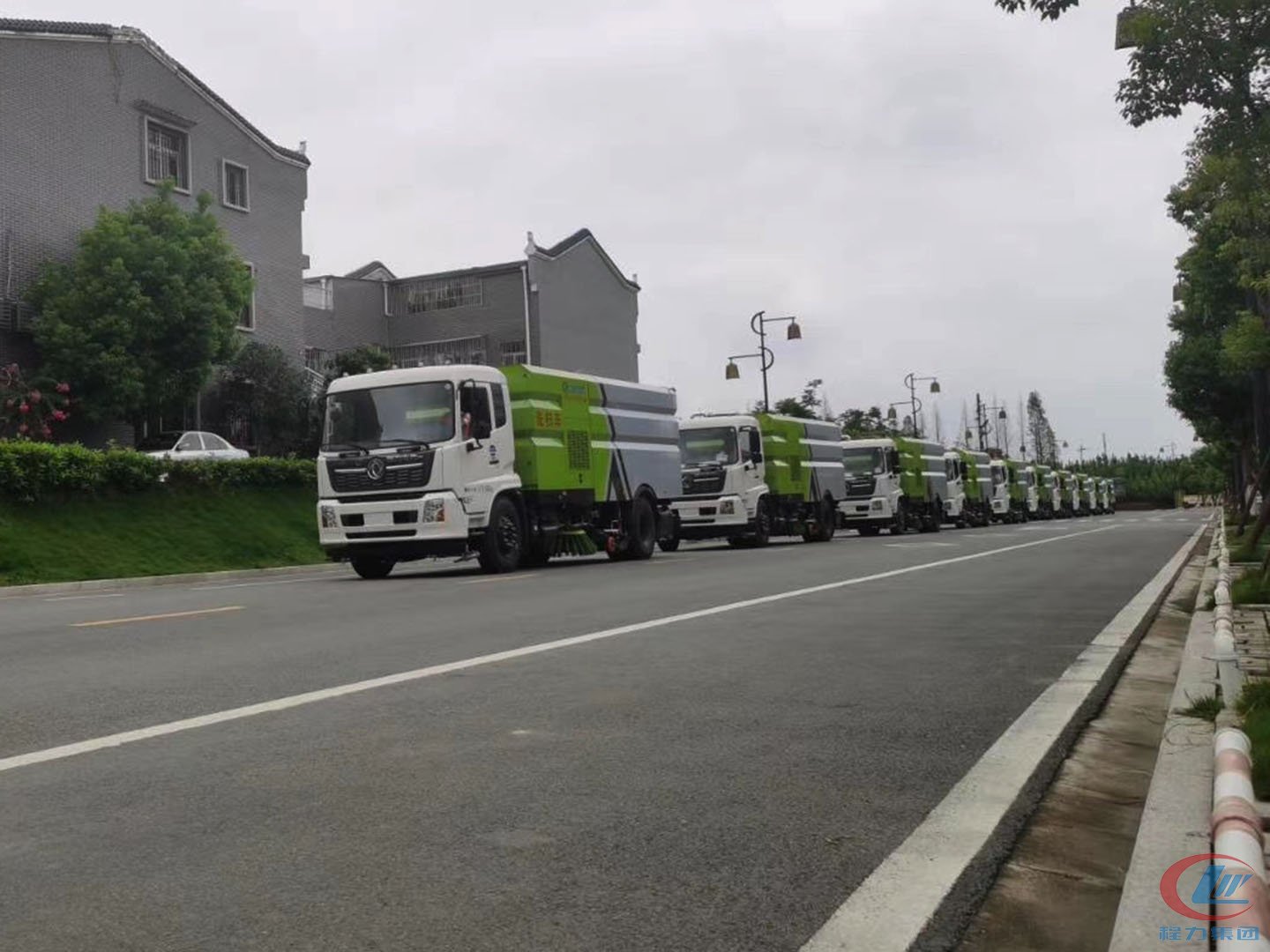 必博集团东风天锦洗扫车批量交车